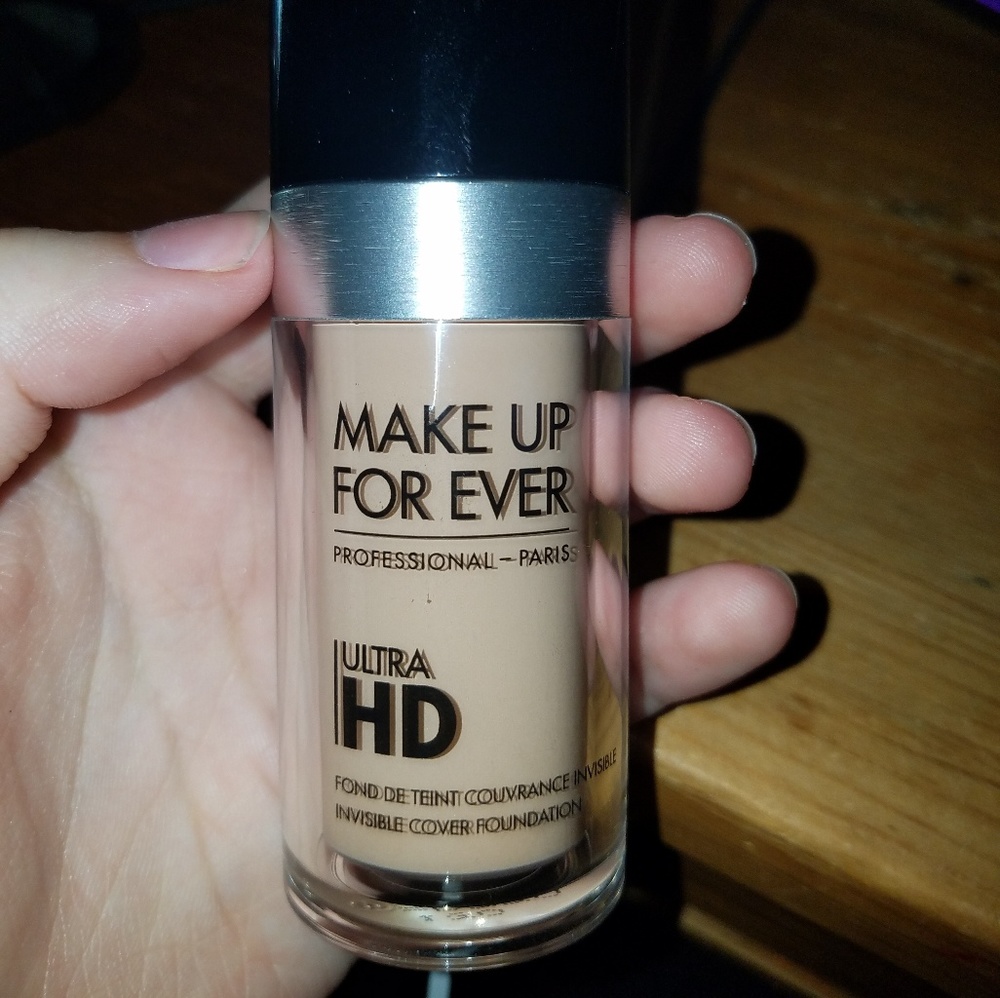 EUC MAKE UP FOR EVER Ultra HD foundation in R330
